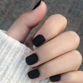 GLAMERMAID lifestyle image with evening outfit for versatile style benefit
