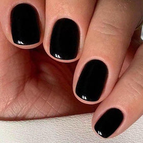 GLAMERMAID size comparison on fingers ensuring correct fit for each nail