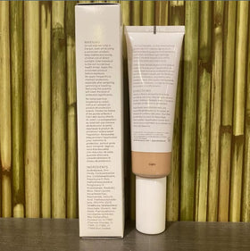 Glo Skin Beauty product label highlighting niacinamide and vitamin C