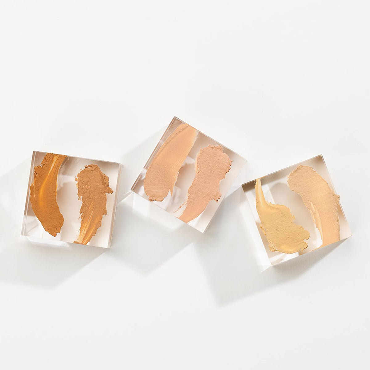 glo skin beauty under-eye application illustrating brightening effect and crease reduction