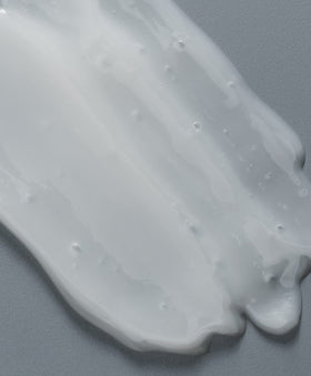 GO247 shampoo pouring from bottle showcasing easy-dispense and usable amount