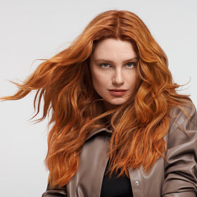 Goldwell ingredients display highlighting soy protein and bond-builders for strengthening