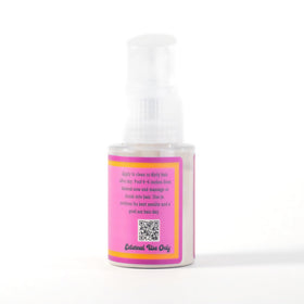 Good Ass Hair Day powder applied to roots, demonstrates quick oil absorption benefit