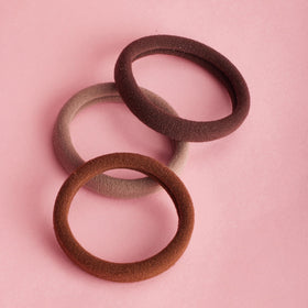 model wearing Goody brown elastic in a ponytail for all-day hold
