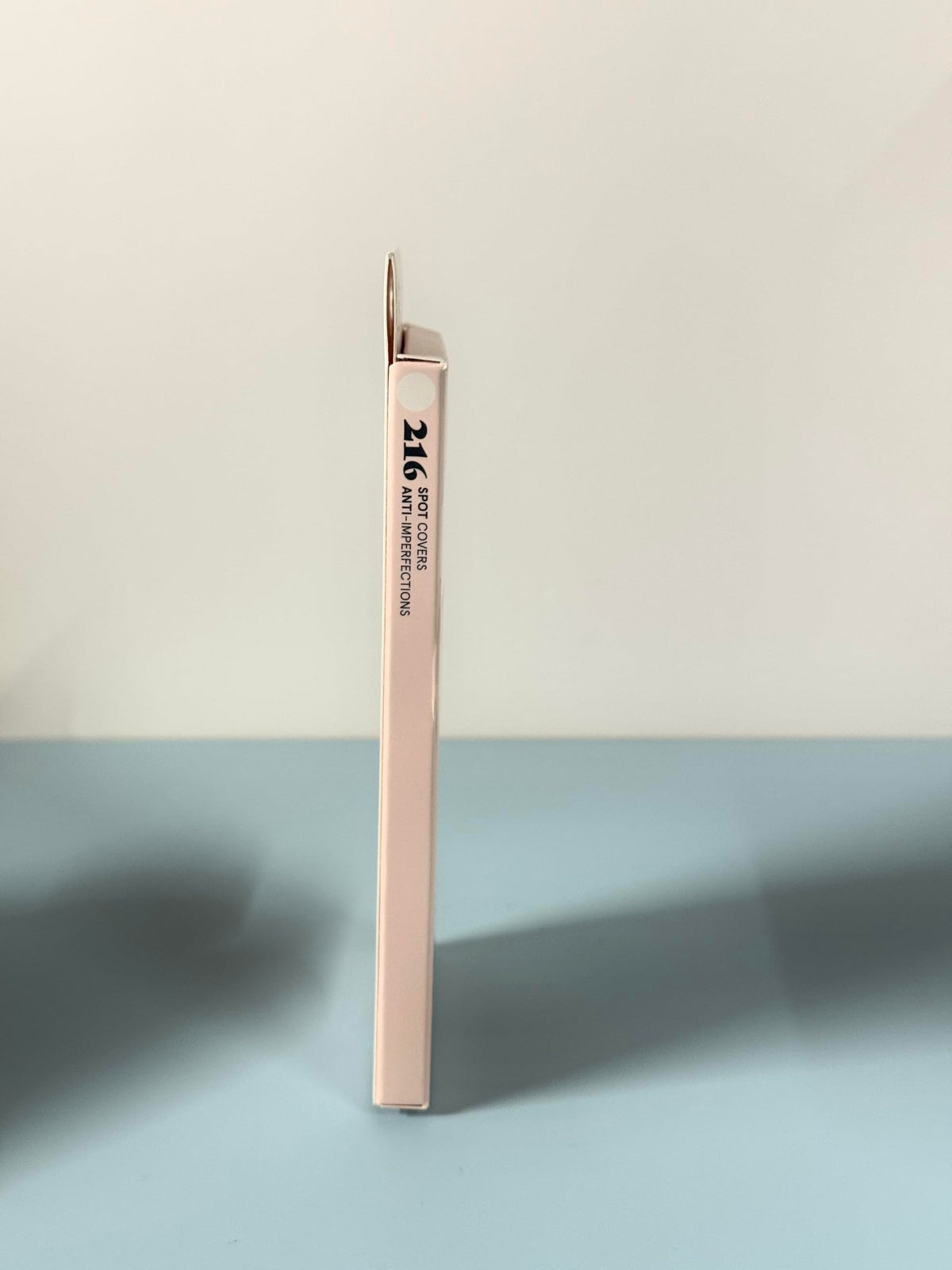 grace & stella ingredient callout with tea tree and salicylic acid for targeted blemish support