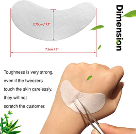 GreenLife gel pad applied under eye demonstrating secure fit and lash separation