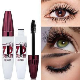GROTOLY mascara wand close-up showing brush that separates lashes
