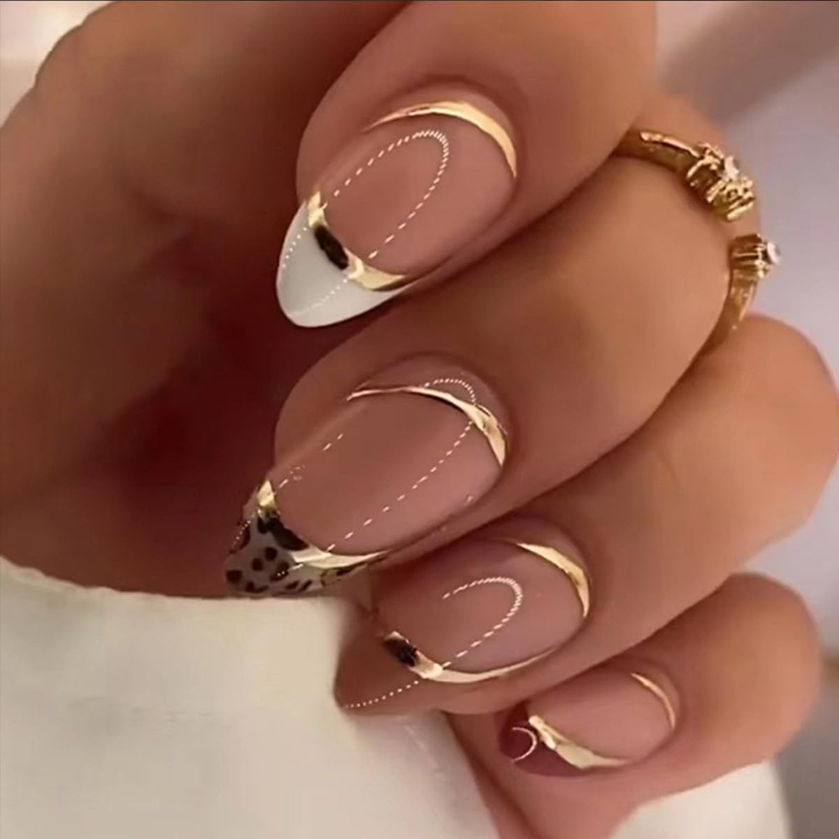 GUFUGU glossy finish detail on nail surface showing shine and salon-like appearance benefit polished look