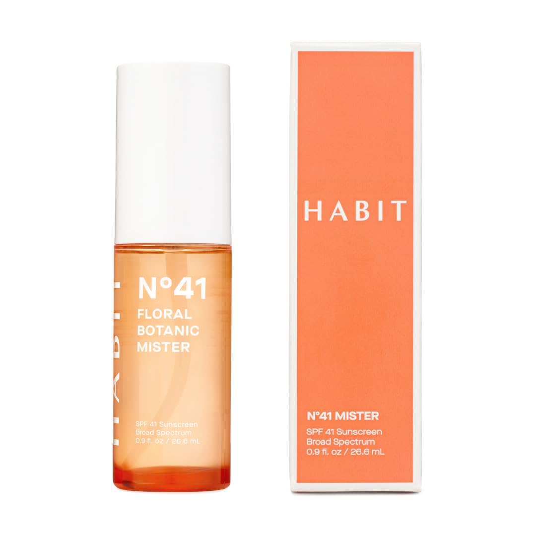 HABIT N°41 inside a travel bag illustrating portability and quick touch-ups