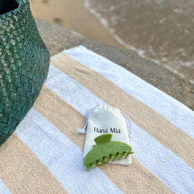 Hana Mia clip with carrying bag illustrating protected storage and portability