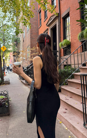 Hana Mia clip securing a half-up hairstyle fast for neat, everyday styling
