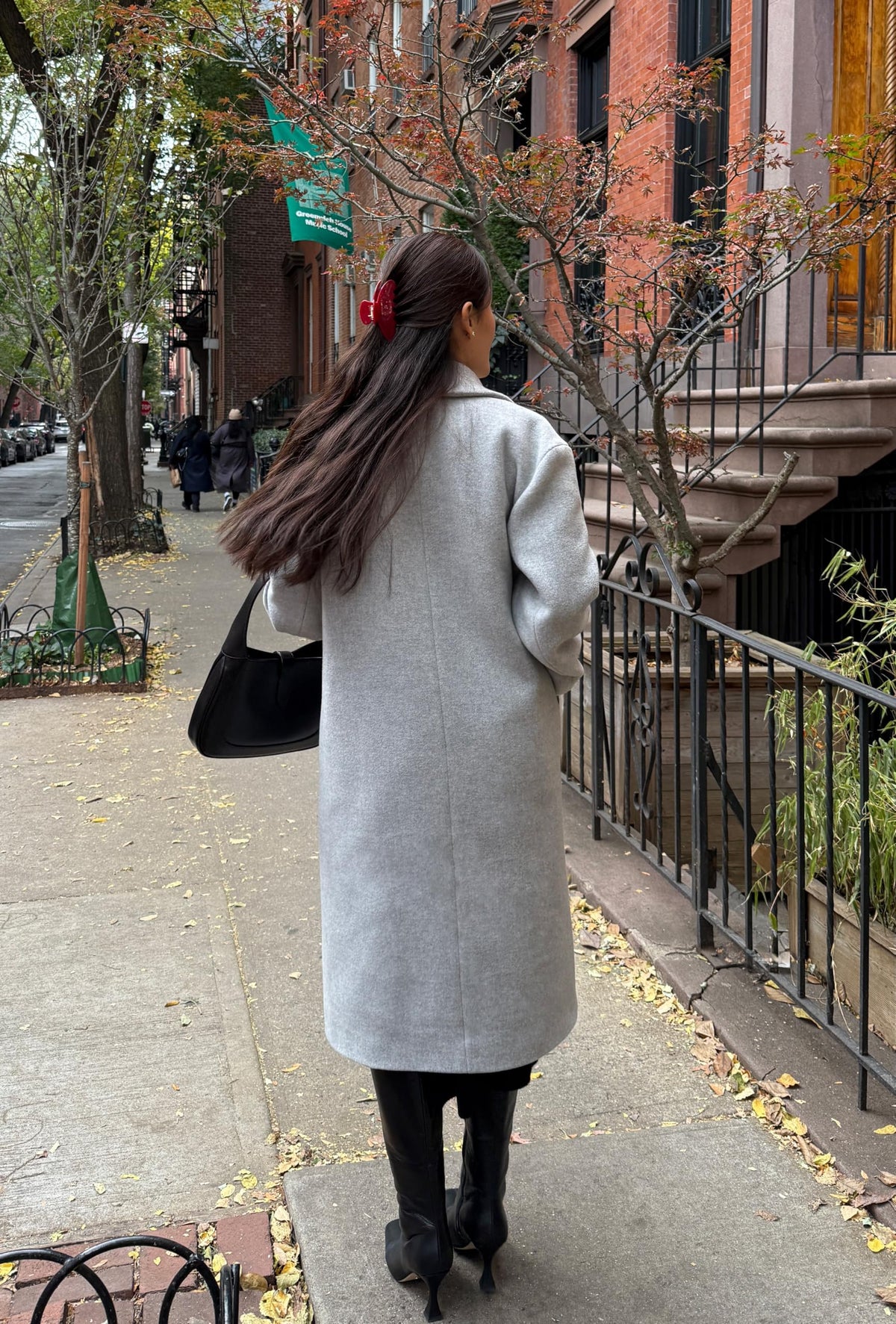 Hana Mia clip in hand to show 4 inch size and scale for long hair coverage