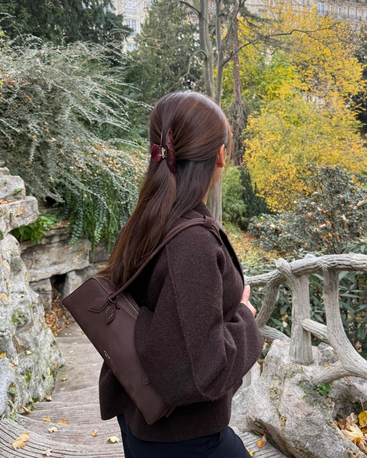 Hana Mia clip securing a messy bun, comfortable all-day hold
