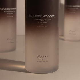 HARUHARU label close-up highlighting black rice hyaluronic benefits