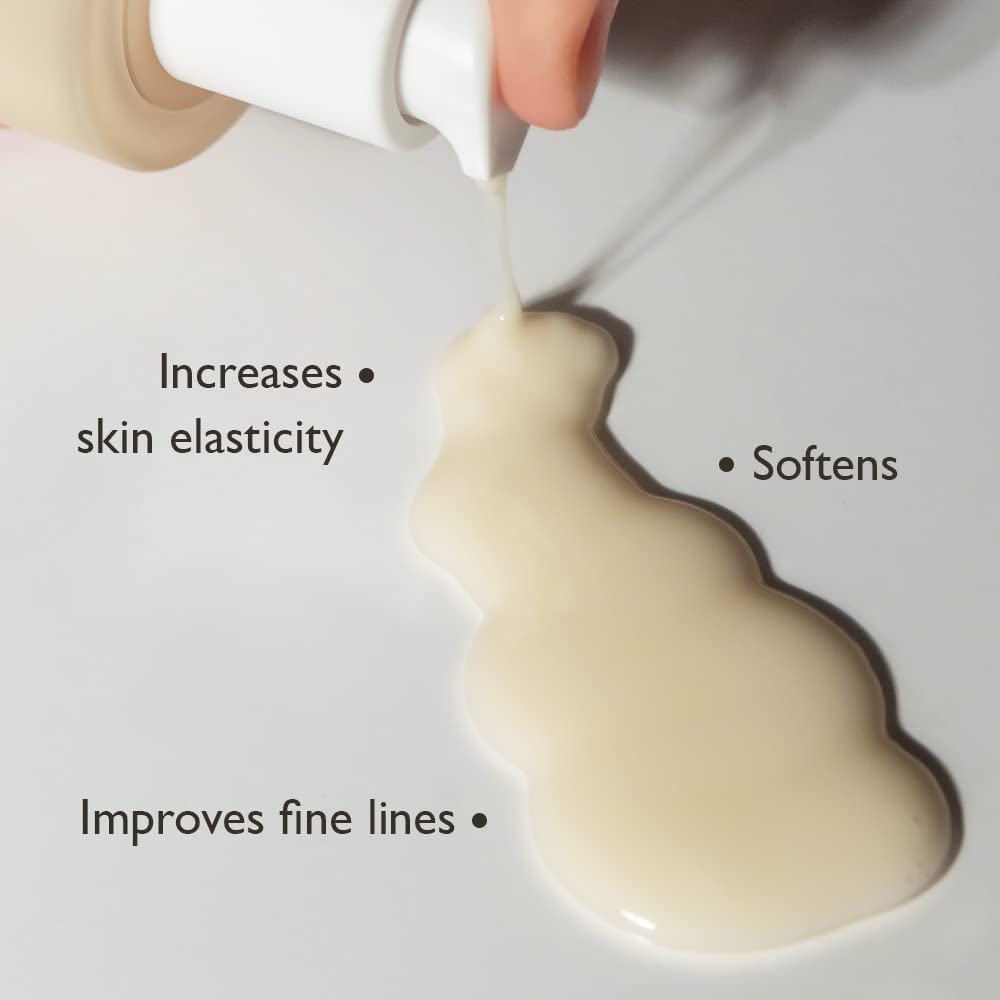 HARUHARU applying serum to hand demonstrating quick absorption and smooth finish