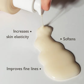 HARUHARU applying serum to hand demonstrating quick absorption and smooth finish
