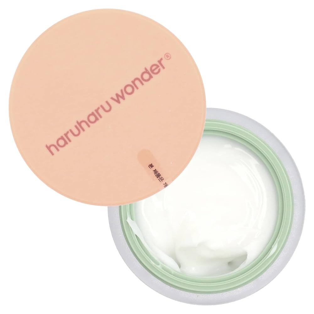 HARUHARU cream texture close-up highlighting rich, absorbent consistency and nourishment