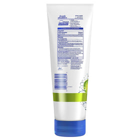 Head & Shoulders cap and nozzle close-up for easy dispensing benefit