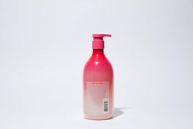 HIMALAYA PINKSALT in bathroom setting showing daily routine and relaxing use
