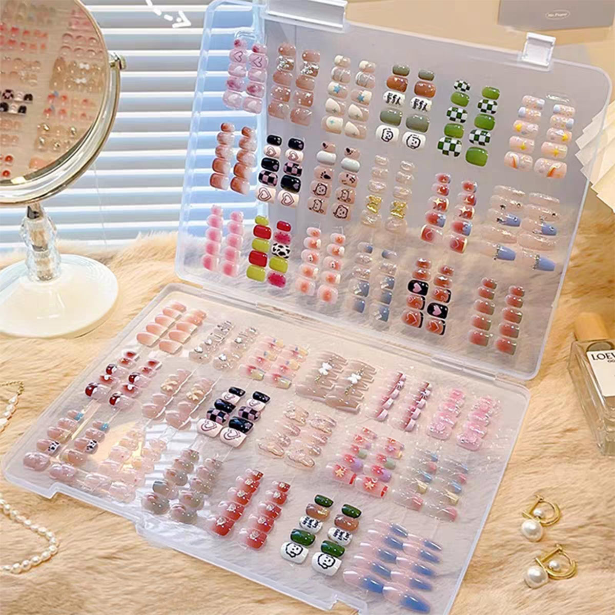 HLQHXWHZT open box with 50 acrylic stands showing tidy display benefit