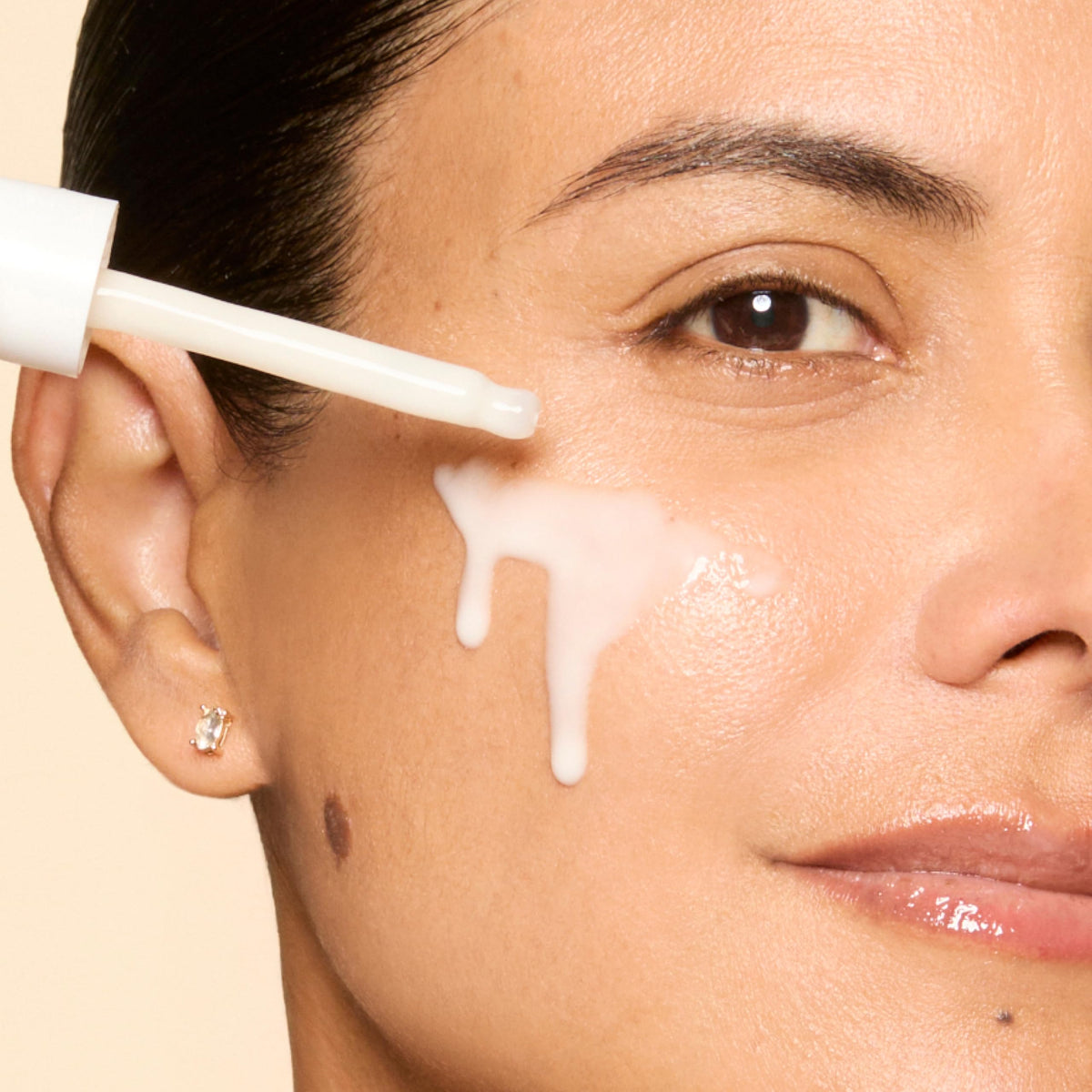Honest Beauty in bathroom routine lifestyle showing daily use benefit