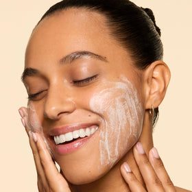 Honest Beauty badge with eczema association showing trusted sensitive-skin benefit