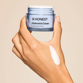 Honest Beauty label close-up showing ingredient highlights and clean claims