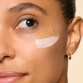 Honest Beauty jar beside sunscreen illustrating layering in AM skincare