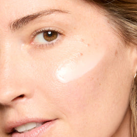 Honest Beauty retail box and bottle showing eco-friendly, dermatologist-tested claims