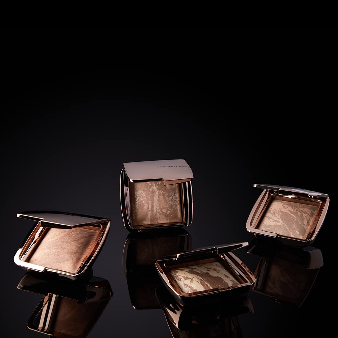 HOURGLASS close-up powder texture displaying airy finish and smooth blendability benefit