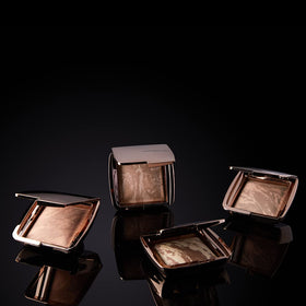 HOURGLASS close-up powder texture displaying airy finish and smooth blendability benefit