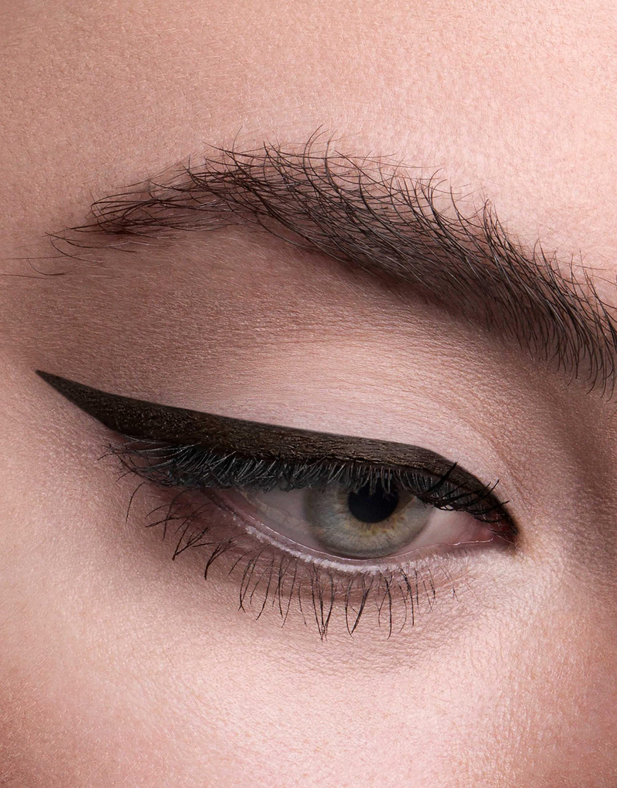 HOURGLASS Canyon 1.5mm tip close-up revealing ultra-fine precision for detailed lines
