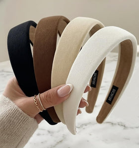 Huachi front view packaging showing four headbands and product details benefiting daily use