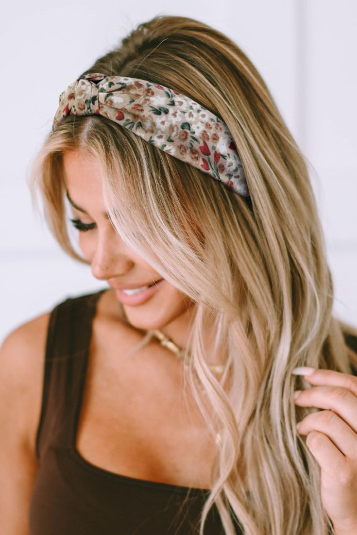 Huachi headband worn with a beach outfit showing fashionable comfort
