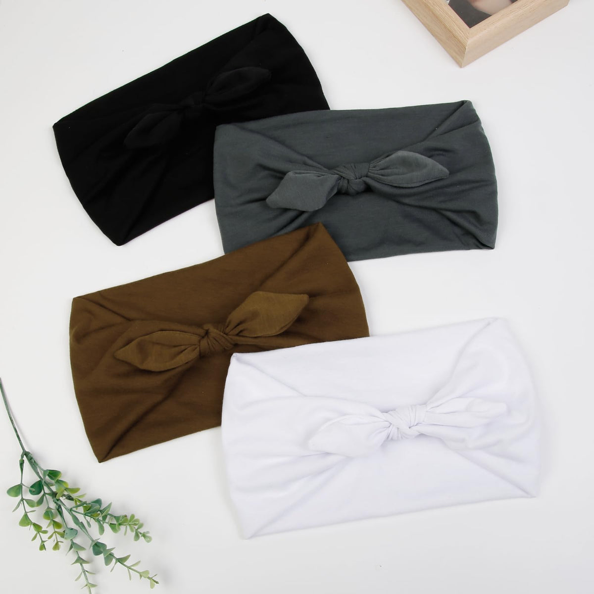 Huachi headband shown in running and yoga scene for reliable non-slip performance