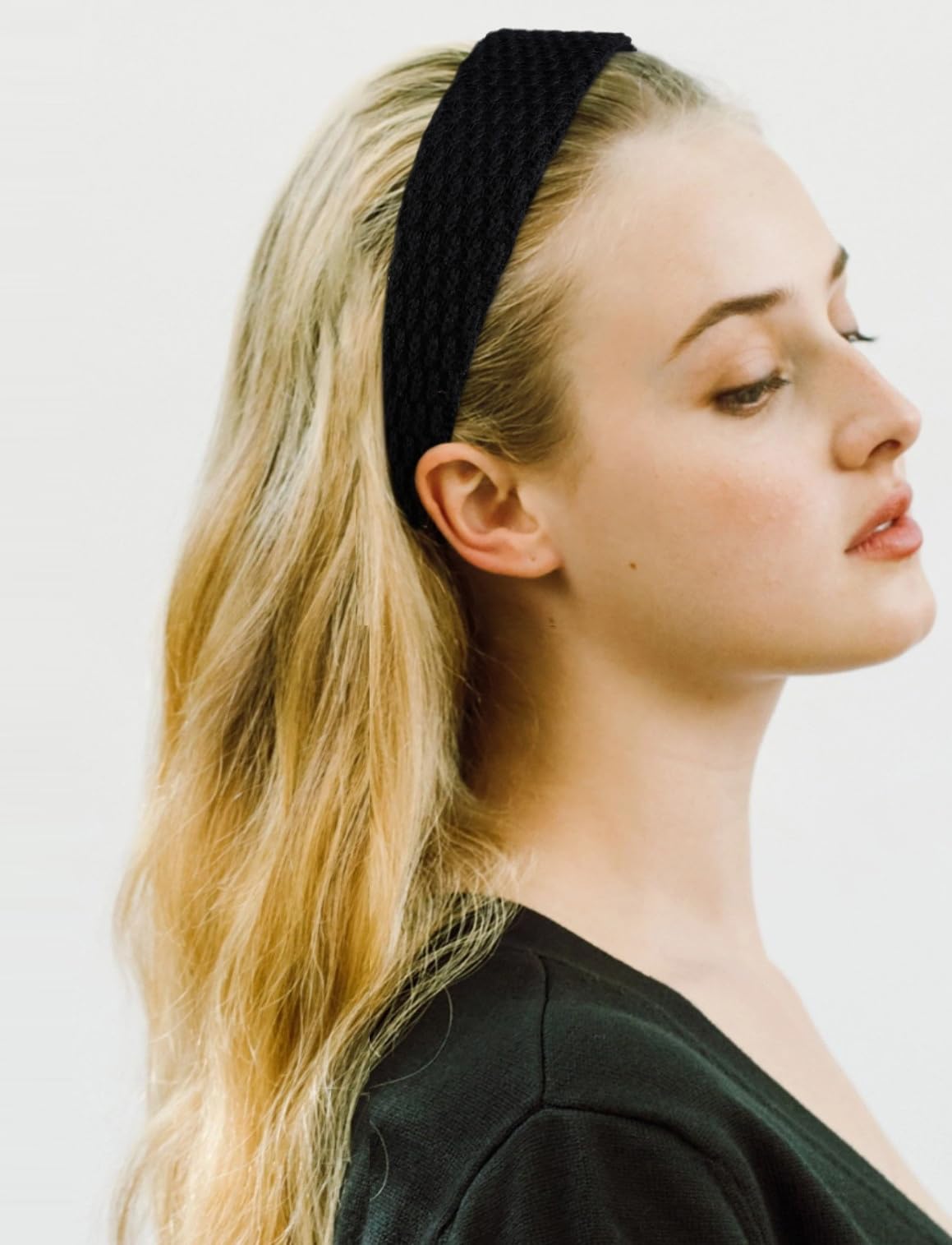 Huachi outdoor lifestyle wearing headband for on-the-go styling confidence