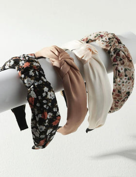 Huachi side profile of knotted headband showing twist detail and hold