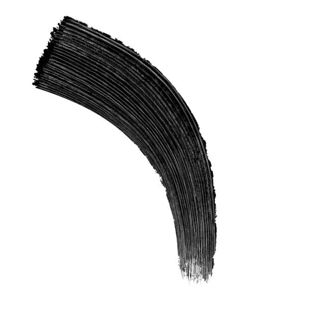 NAPH H.U.D.A BEAUTY mascara applied on lashes in everyday setting delivering instant volume and curl