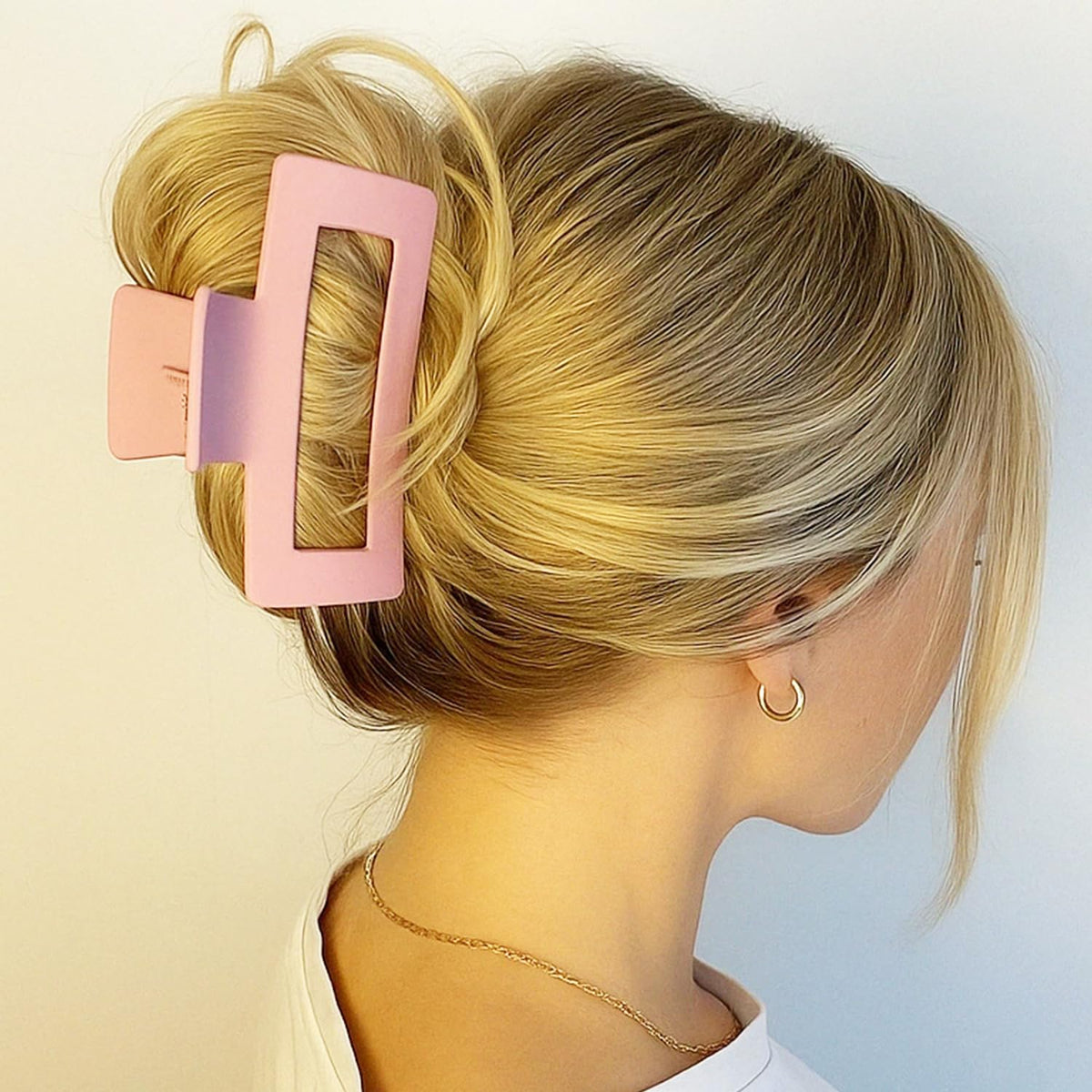 HXOGD clip held in hand to show scale, large size fits long hair benefit