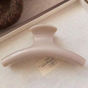 Hydigoo close-up of 18 rounded teeth detail demonstrating gentle non-slip grip
