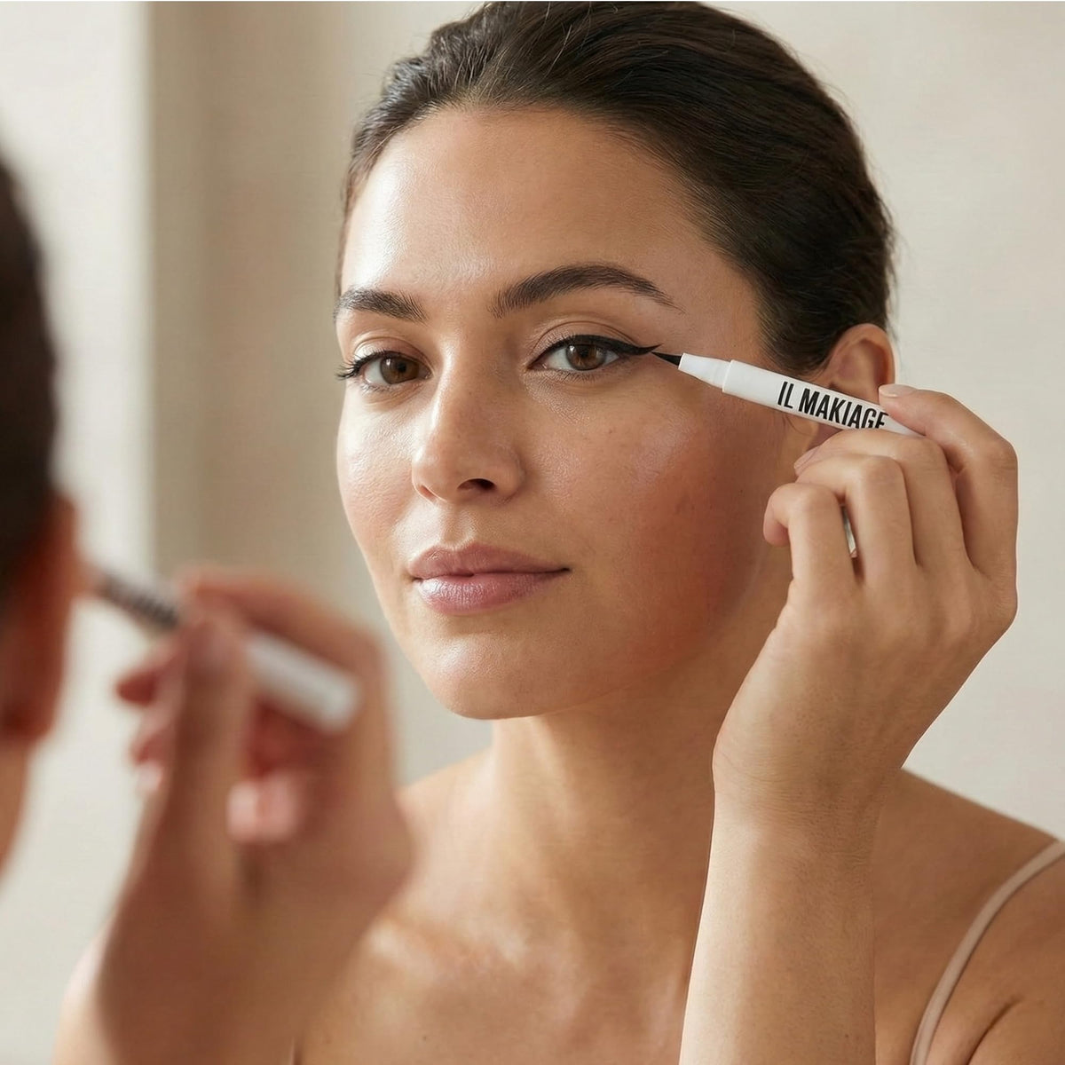 Il Makiage swatch stroke on hand demonstrating intense black pigment