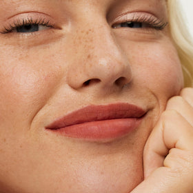 ILIA lifestyle photo of model wearing Earthen highlighting natural polish and long-wear