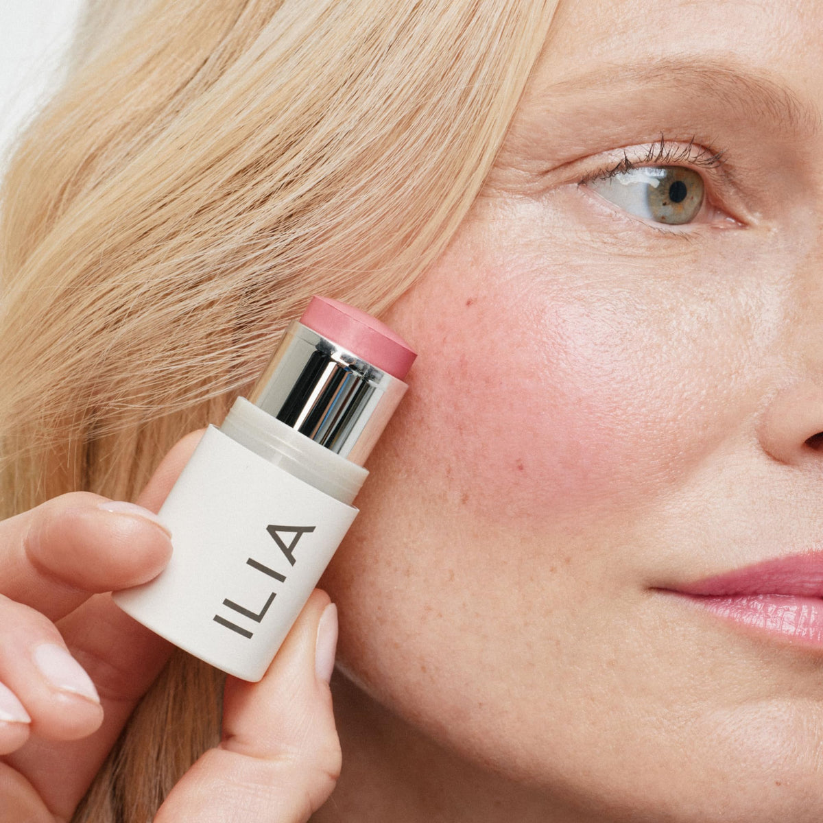 ILIA applying tenderly to lips demonstrating hydrating soft-pink tint