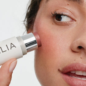 ILIA creamy texture swatch demonstrating blendable finish