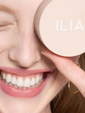 ILIA open jar revealing translucent loose powder for all skin tones and lightweight wear