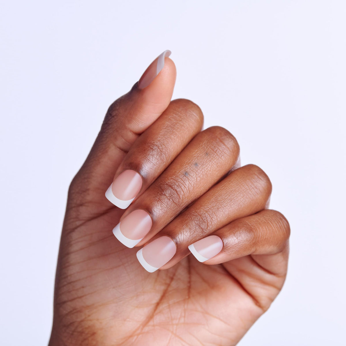 imPRESS close-up of short squoval shape for natural comfortable fit benefit