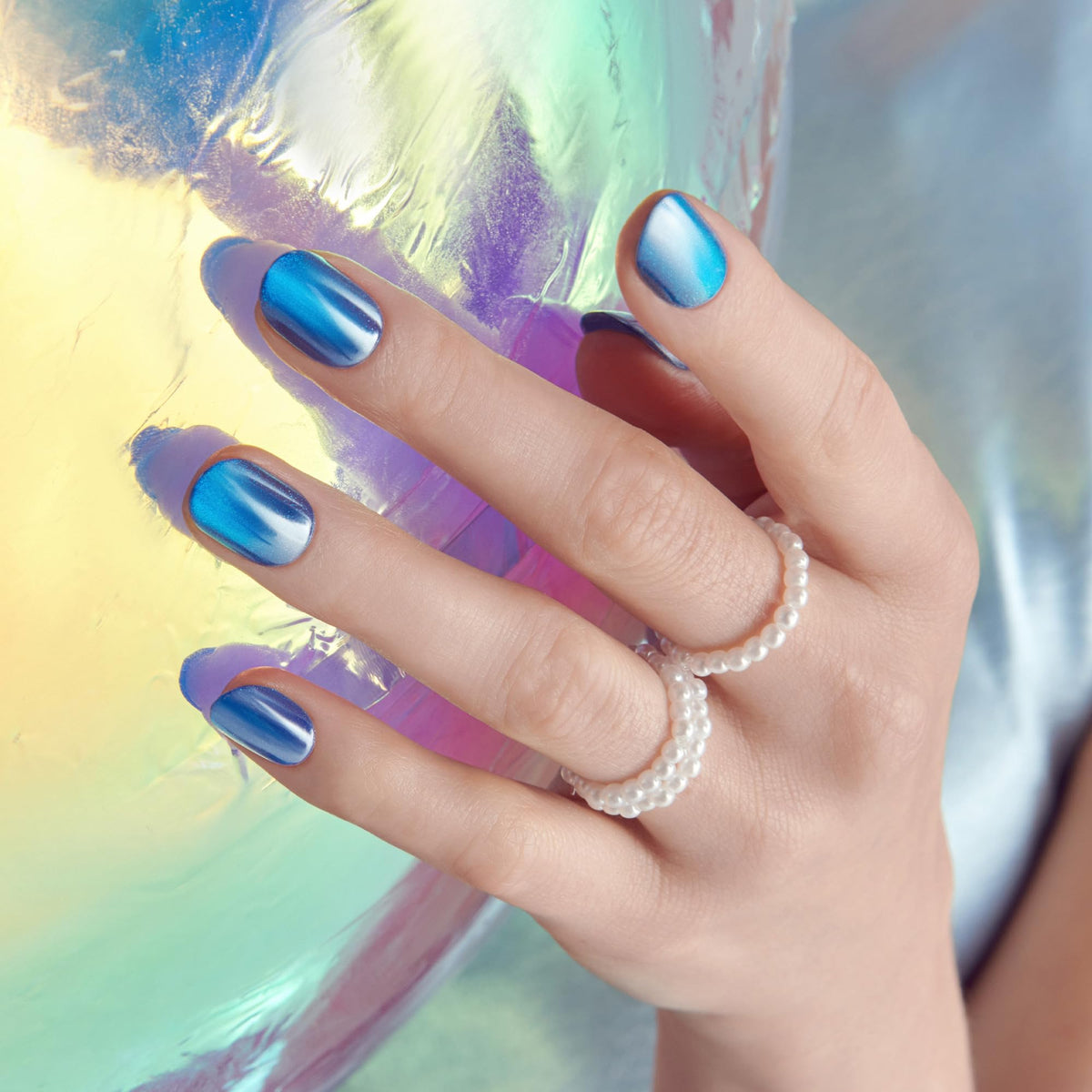 imPRESS single nail application on fingertip demonstrating easy peel-and-press benefit