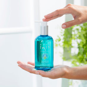 Inis the Energy of the Sea lather close-up demonstrating creamy foam and gentle cleansing