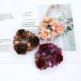 inSowni seven-color flatlay showing champagne to black, versatile color selection