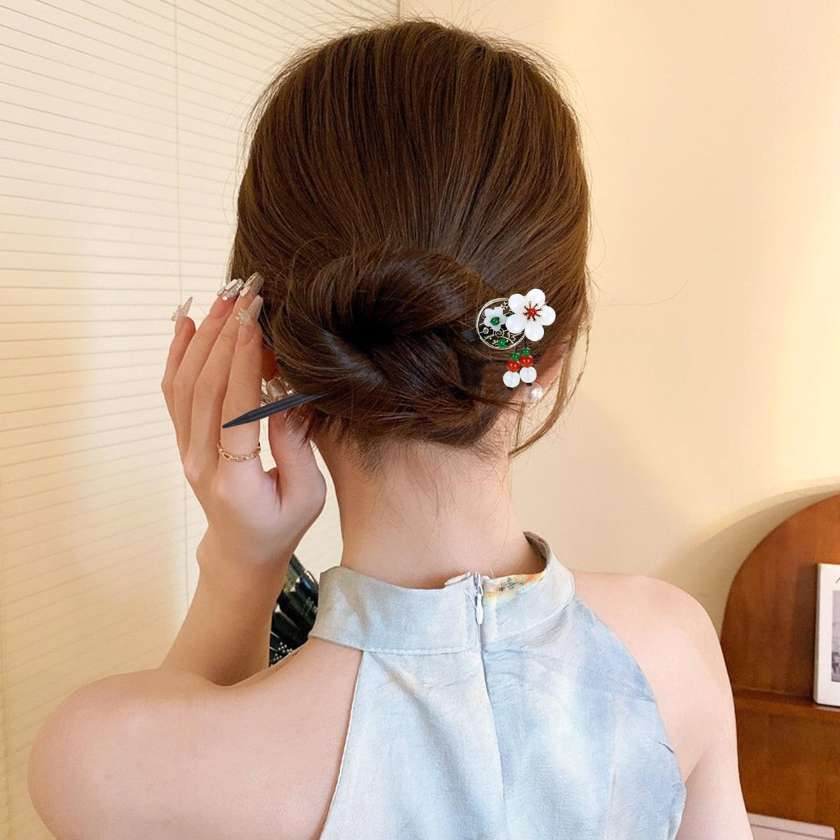 inSowni hair stick beside ruler demonstrating 18 cm length for medium to long hair